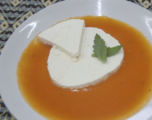 Salsa de queso oaxaqueña cremosa, especialidad del restaurante Xaachila